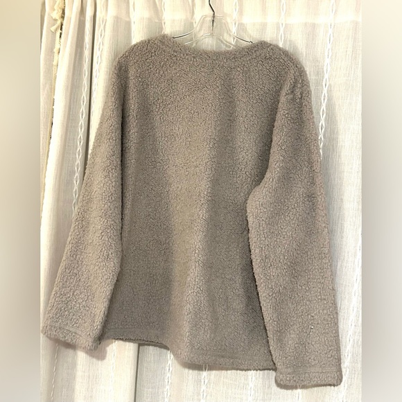 3 piece Disney’s, Nightmare Before Christmas pajamas. 1 top, 2 pair of bottoms. - Picture 10 of 16